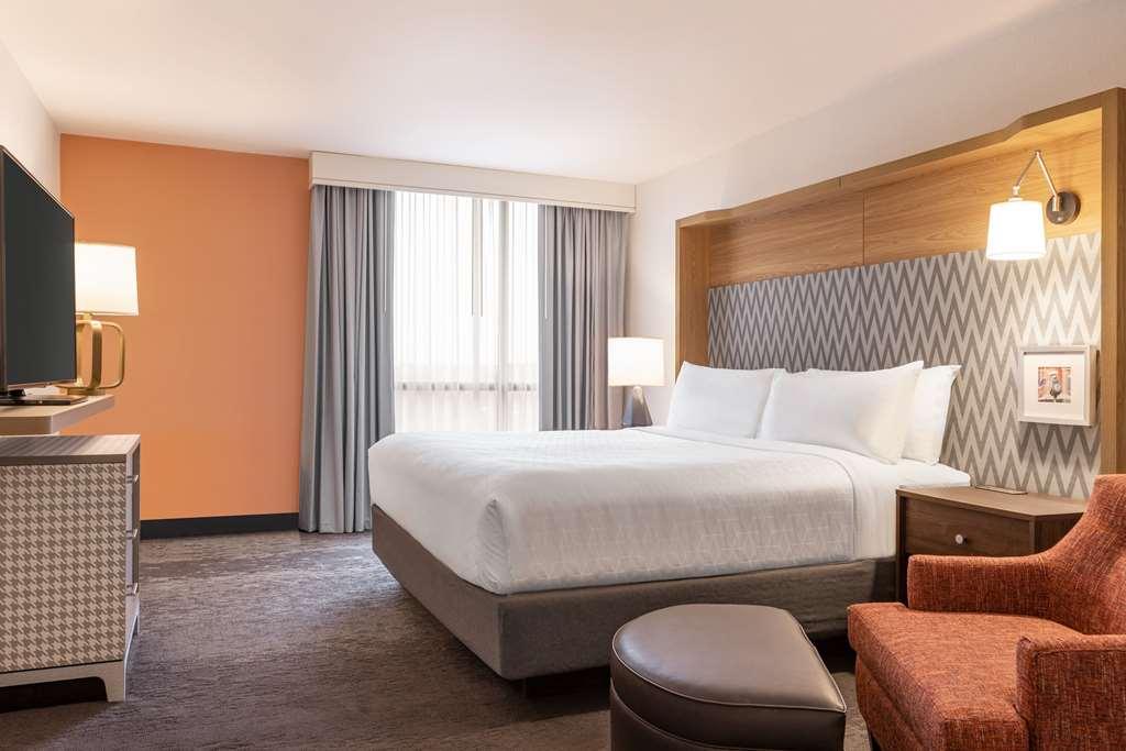 Doubletree By Hilton Worth South Hotel