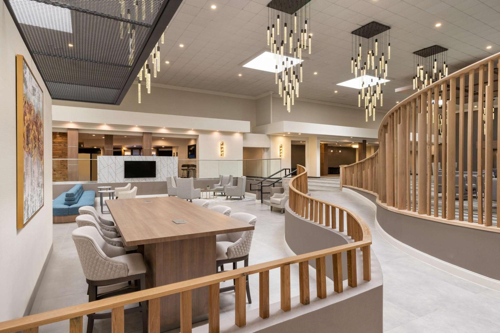 Doubletree By Hilton Worth South Hotel